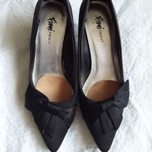 4/$20 Fiomi night black low heels w. foot cushions